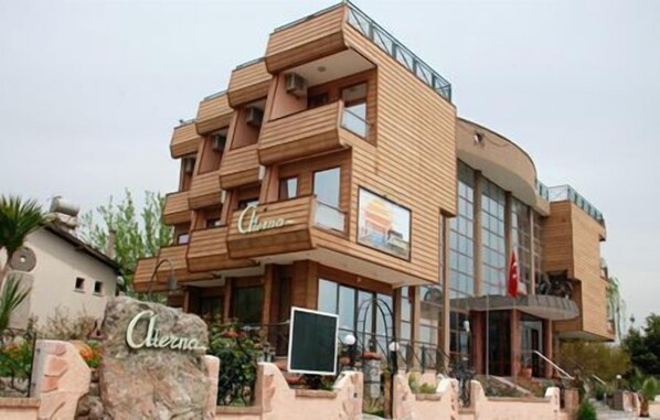 المنشأة من الخارج