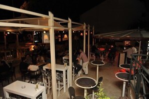 Bar (on property) - Aterna Hotel (Dikili)