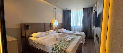 Habitación triple | Ropa de cama hipoalergénica y edredones de plumas