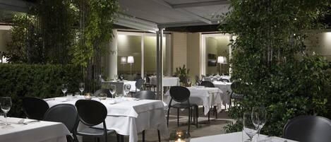 Breakfast, lunch, dinner served; garden views