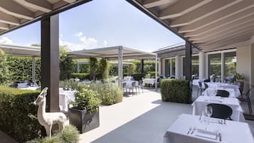 Breakfast, lunch, dinner served; garden views