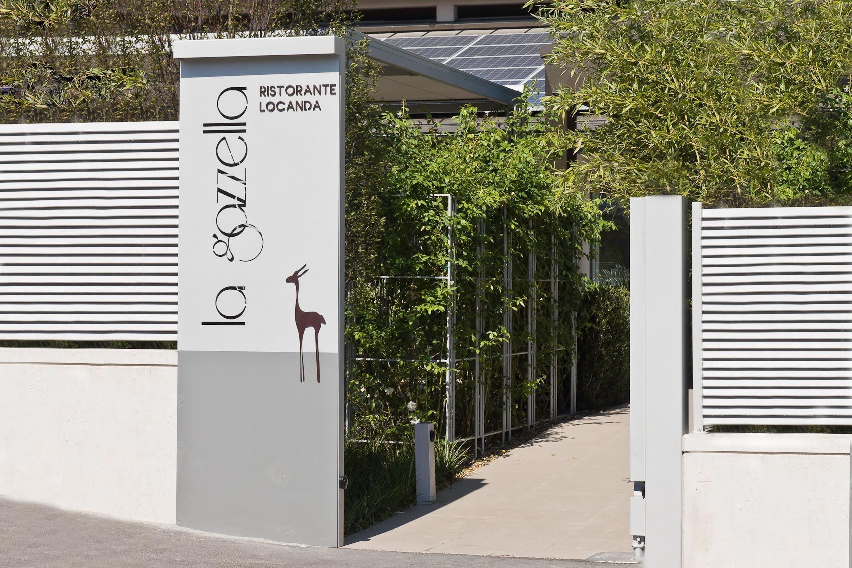 供应早餐、午餐和晚餐，花园景观