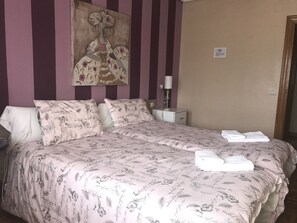 Apartment, 3 Bedrooms | Free WiFi, bed sheets - Alojamientos Olga (Pamplona)