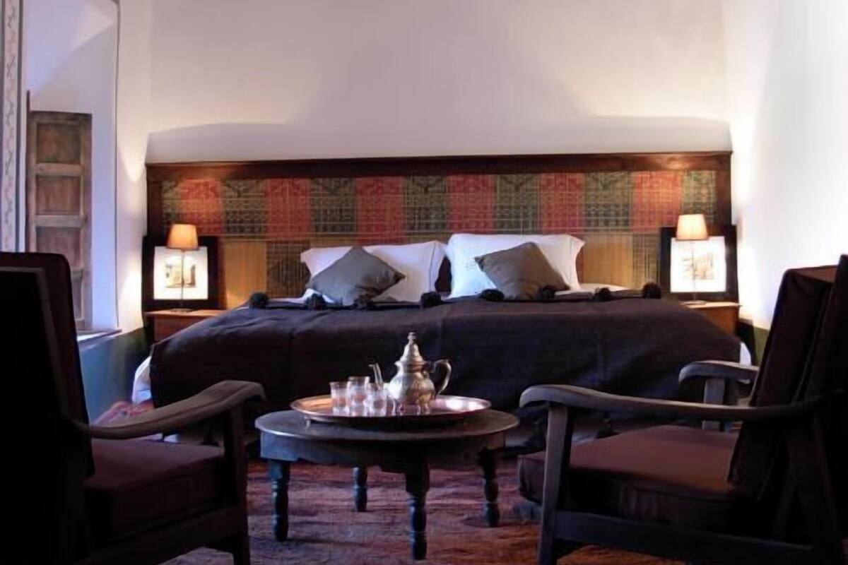 Traditional Double or Twin Room, Mountain View | Individually decorated, individually furnished, bed sheets