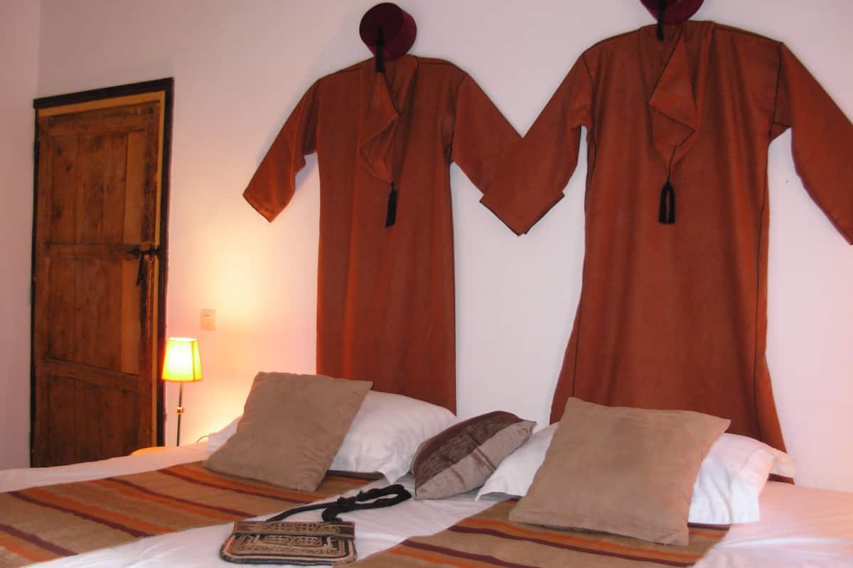 Traditional Twin Room, Mountain View | Individually decorated, individually furnished, bed sheets