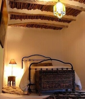 Individually decorated, individually furnished, bed sheets