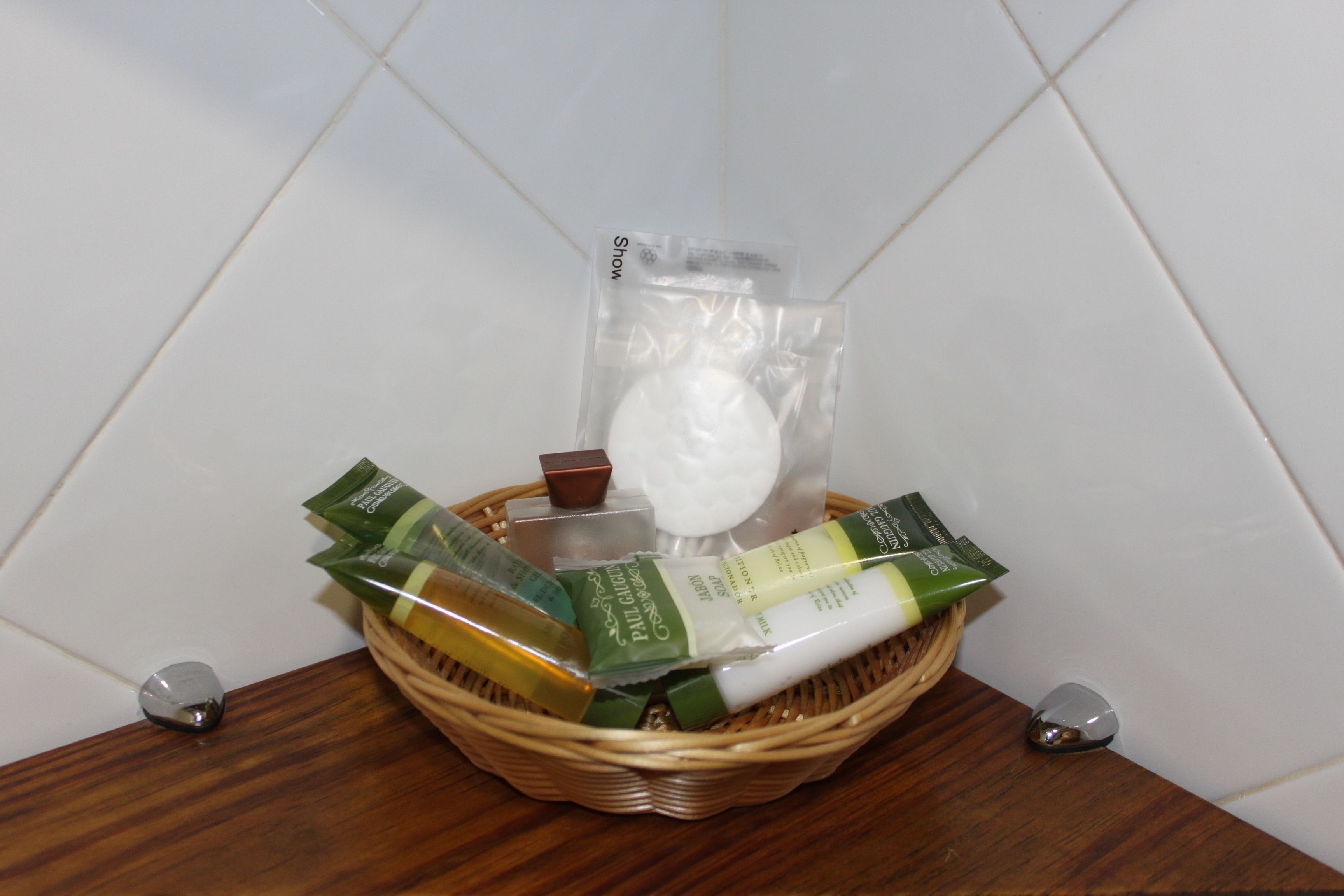 bathtub, free toiletries, hair dryer, slippers