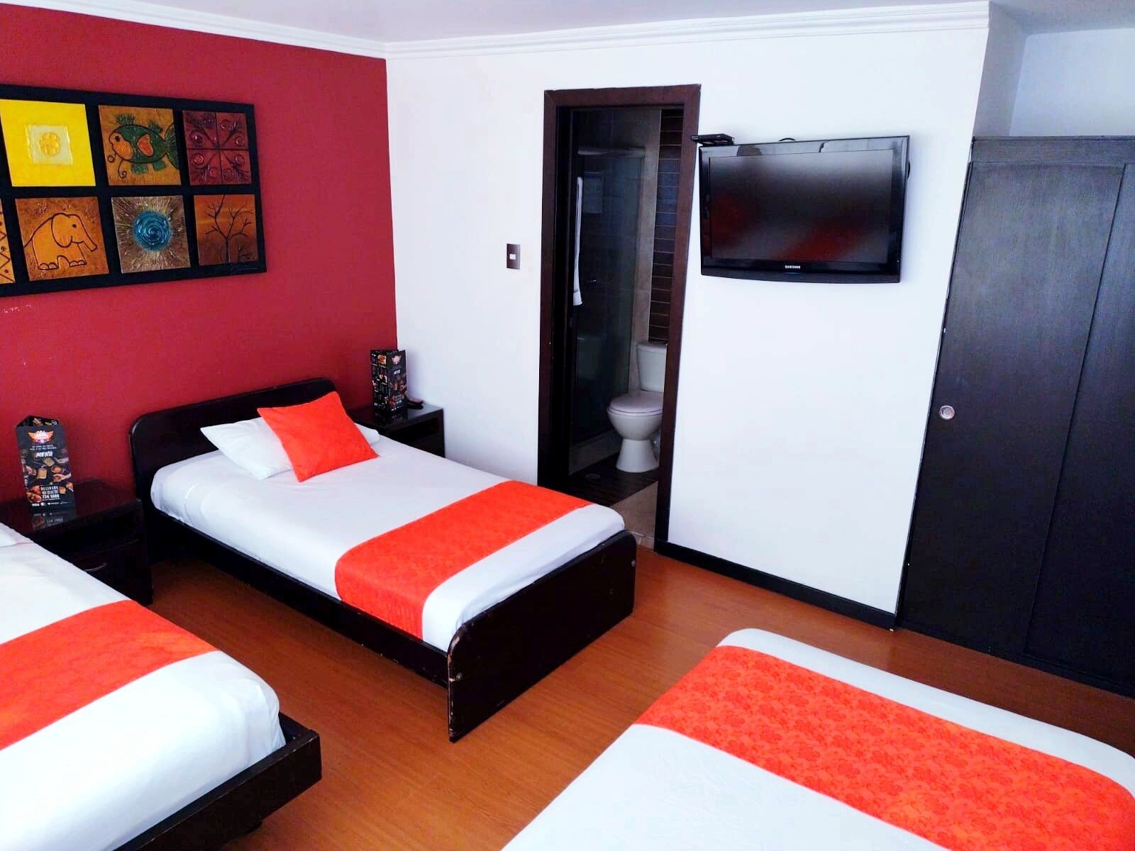 Habitación triple | Ropa de cama hipoalergénica y edredones de plumas