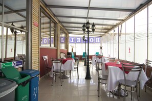 Desayuno típico de la región gratuito y diario