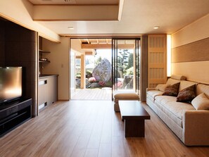 Premium bedding, down comforters, in-room safe, desk - Ryokan Shinsen (Takachiho)