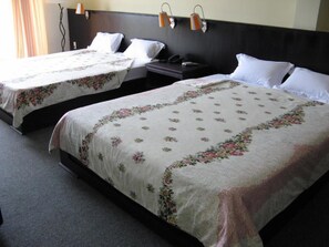 Minibar, blackout drapes, free WiFi - Cuong Long Hotel (Nha Trang)