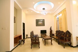 Lobby sitting area - Cuong Long Hotel (Nha Trang)