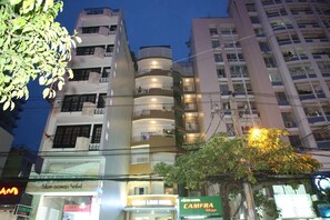 Front of property - evening/night - Cuong Long Hotel (Nha Trang)