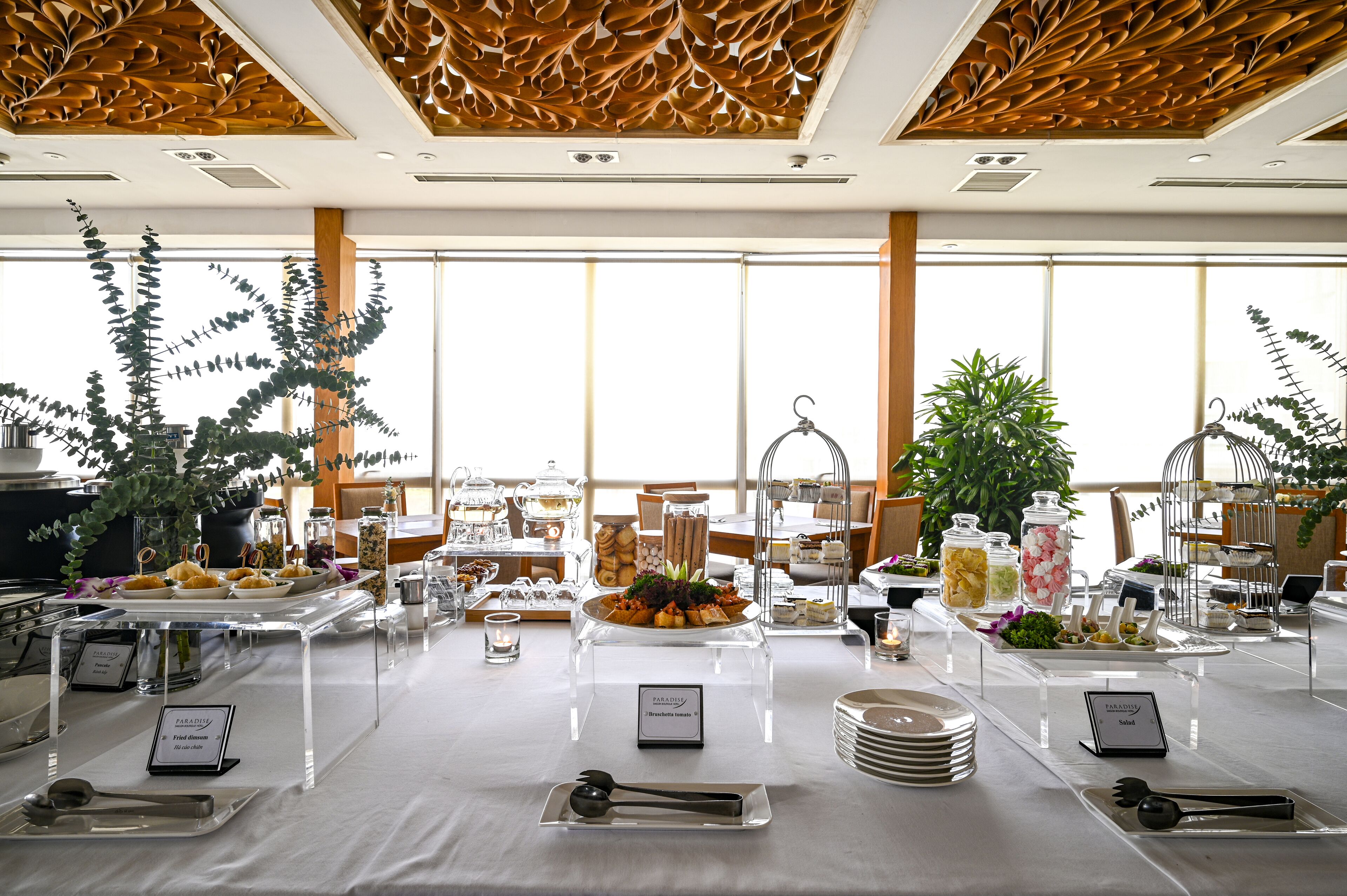 breakfast, lunch and dinner served