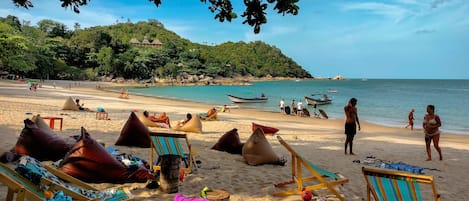 Breakfast, lunch, dinner served; international cuisine, beach views
