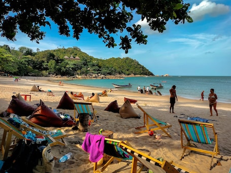 Se sirven desayunos y cocina internacional, con vista a la playa