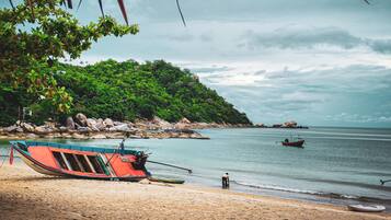 Private beach, sun-loungers, beach umbrellas, beach towels