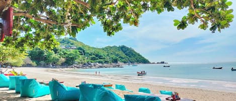 Déjeuner, dßner et souper servis sur place, vue sur la plage