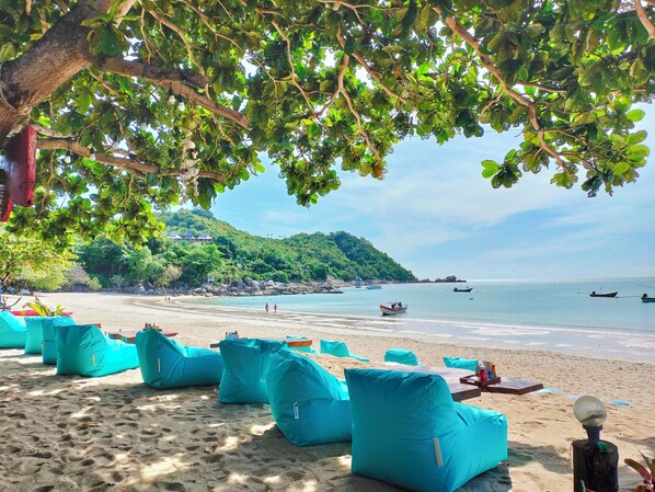 Breakfast, lunch, dinner served; international cuisine, beach views - Phuwadee Resort & Spa (Ko Pha-ngan)