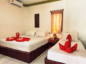 Deluxe Bungalow | In-room safe, blackout drapes, bed sheets - Phuwadee Resort & Spa (Ko Pha-ngan)