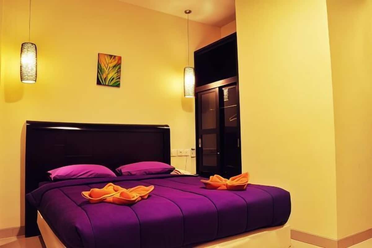1 quarto, cofres nos quartos, escrivaninha, quartos à prova de som