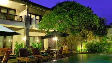 Kolam renang terbuka