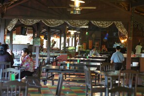 Breakfast, lunch and dinner served - Kampung Tok Senik Resort (Langkawi)