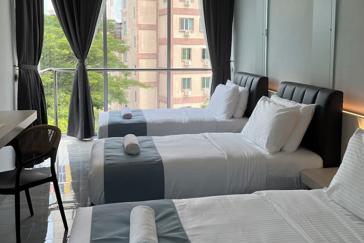 Grand Room | Minibar, blackout drapes, soundproofing, iron/ironing board
