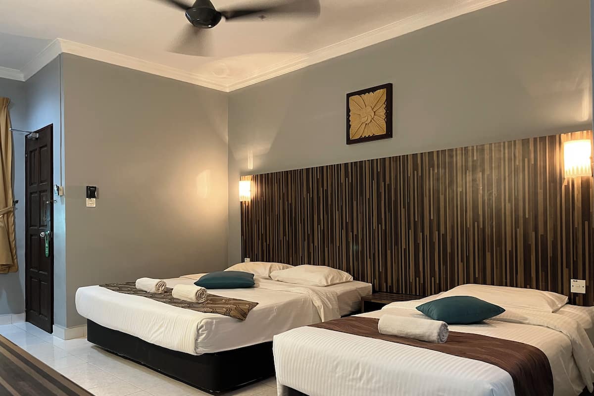 Family Room | Minibar, blackout drapes, soundproofing, iron/ironing board