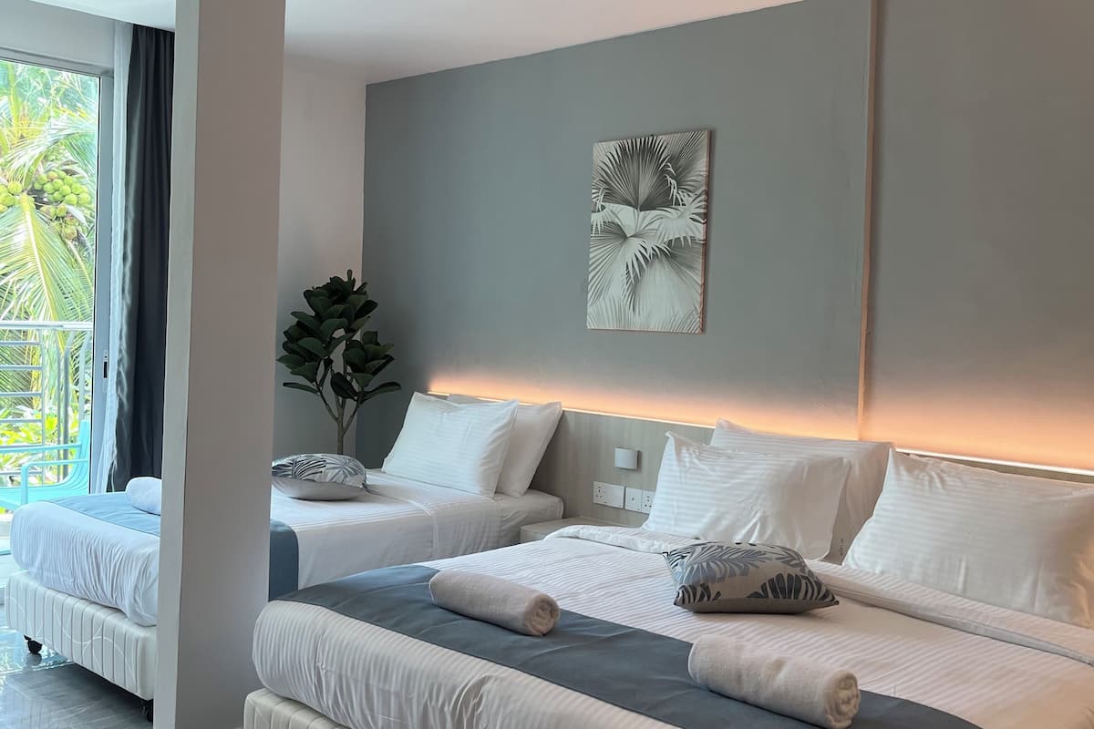 Junior Room | Minibar, blackout drapes, soundproofing, iron/ironing board