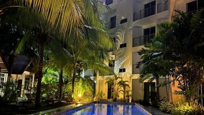 A pool area with a sign reading "WHITE LODGE" at night. - White Lodge (Langkawi)