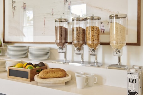 Free daily continental breakfast