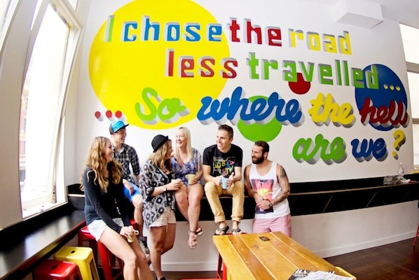 Coin salon dans le hall