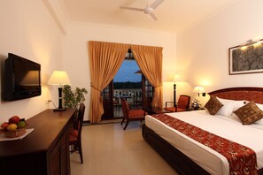 Deluxe Room, 1 King Bed | View from room