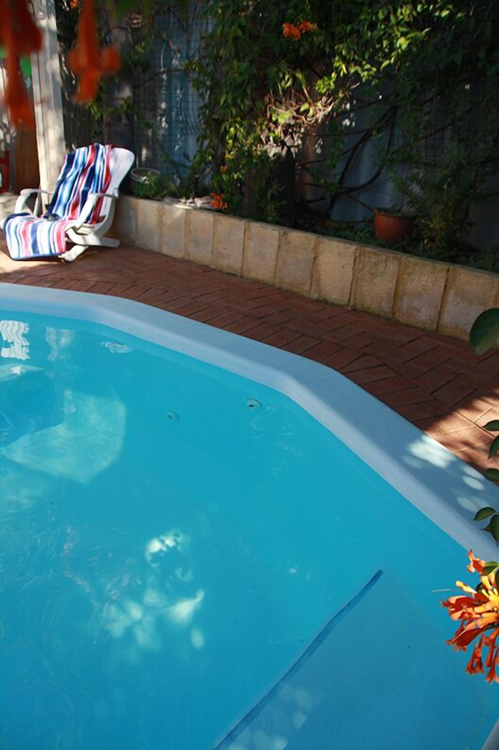 Hồ bơi ngoài trời