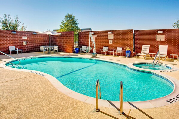 Outdoor pool - SpringHill Suites Dallas Richardson/Plano (Richardson)