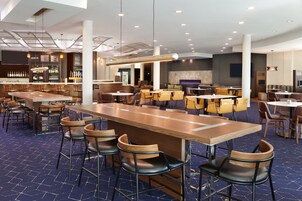 Se sirven desayunos, almuerzos y cenas; cocina americana