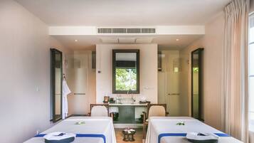 Couples treatment rooms, body treatments, aromatherapy