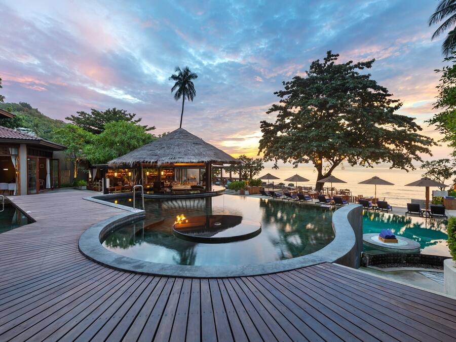 2 outdoor pools, pool umbrellas, sun loungers