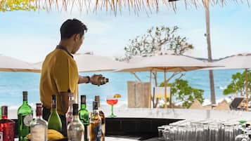 Bar à beira da piscina