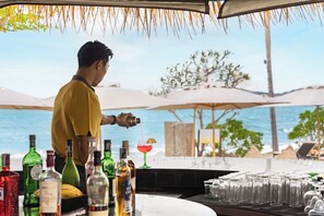 Bar en bord de piscine