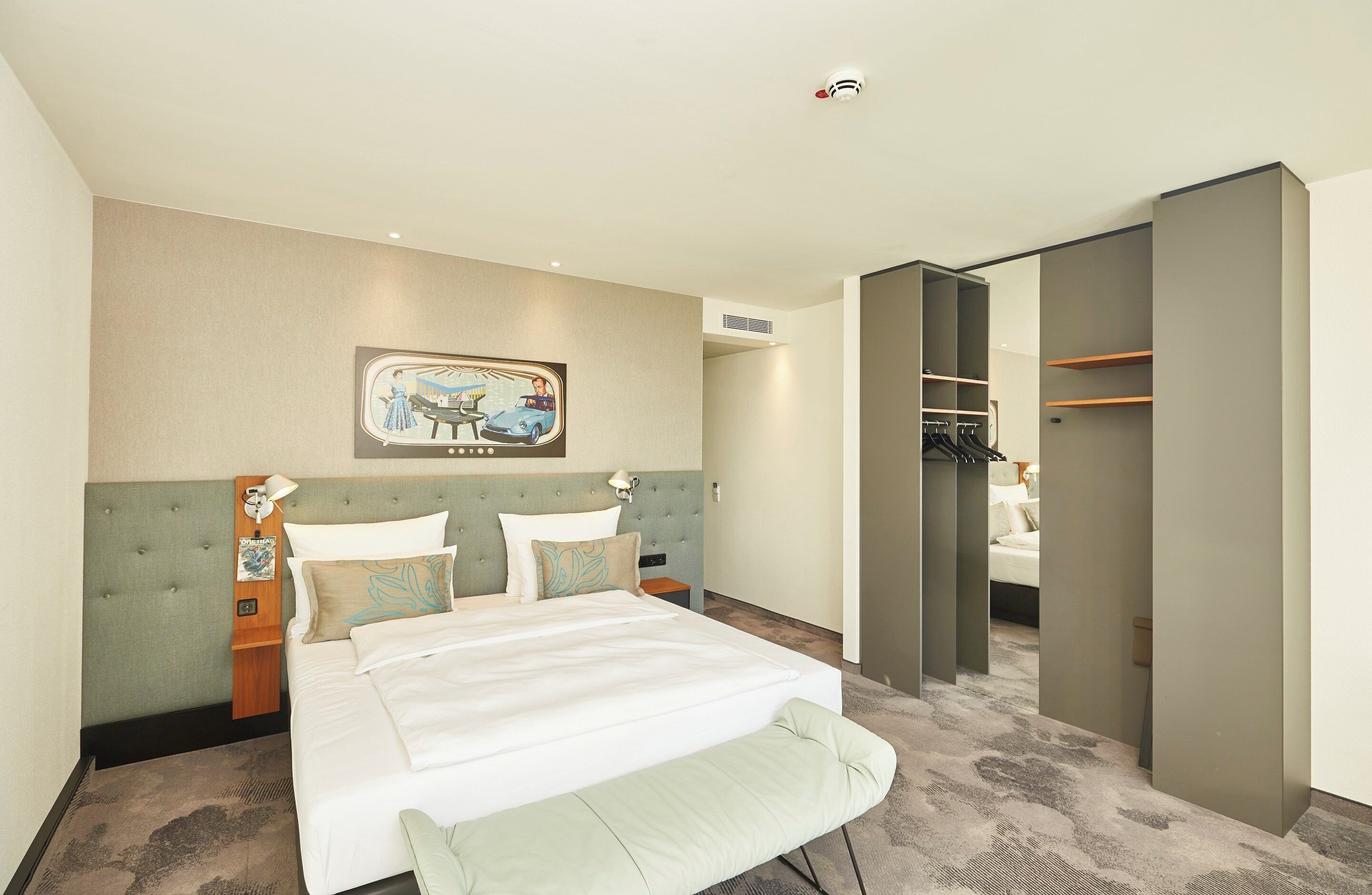 business room, 1 king bed, balcony | premium bedding, blackout curtains, soundproofing, iron/ironing board