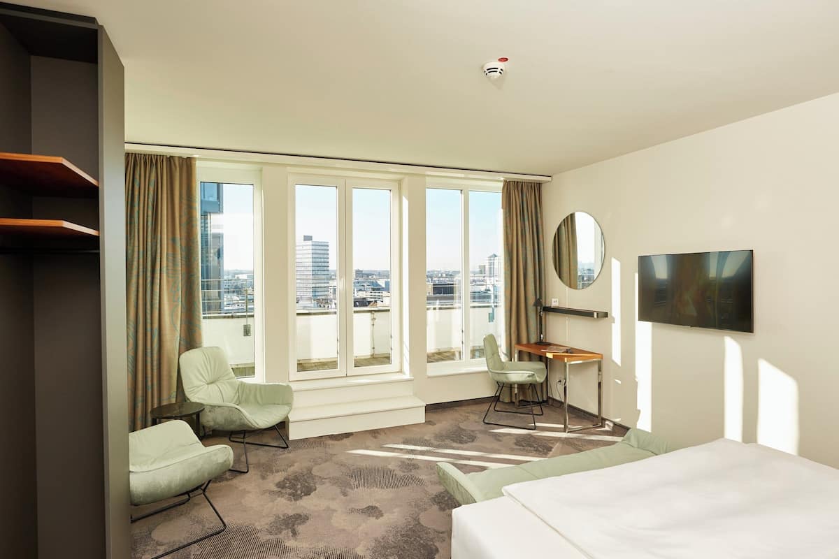 business room, 1 king bed, balcony | premium bedding, blackout curtains, soundproofing, iron/ironing board