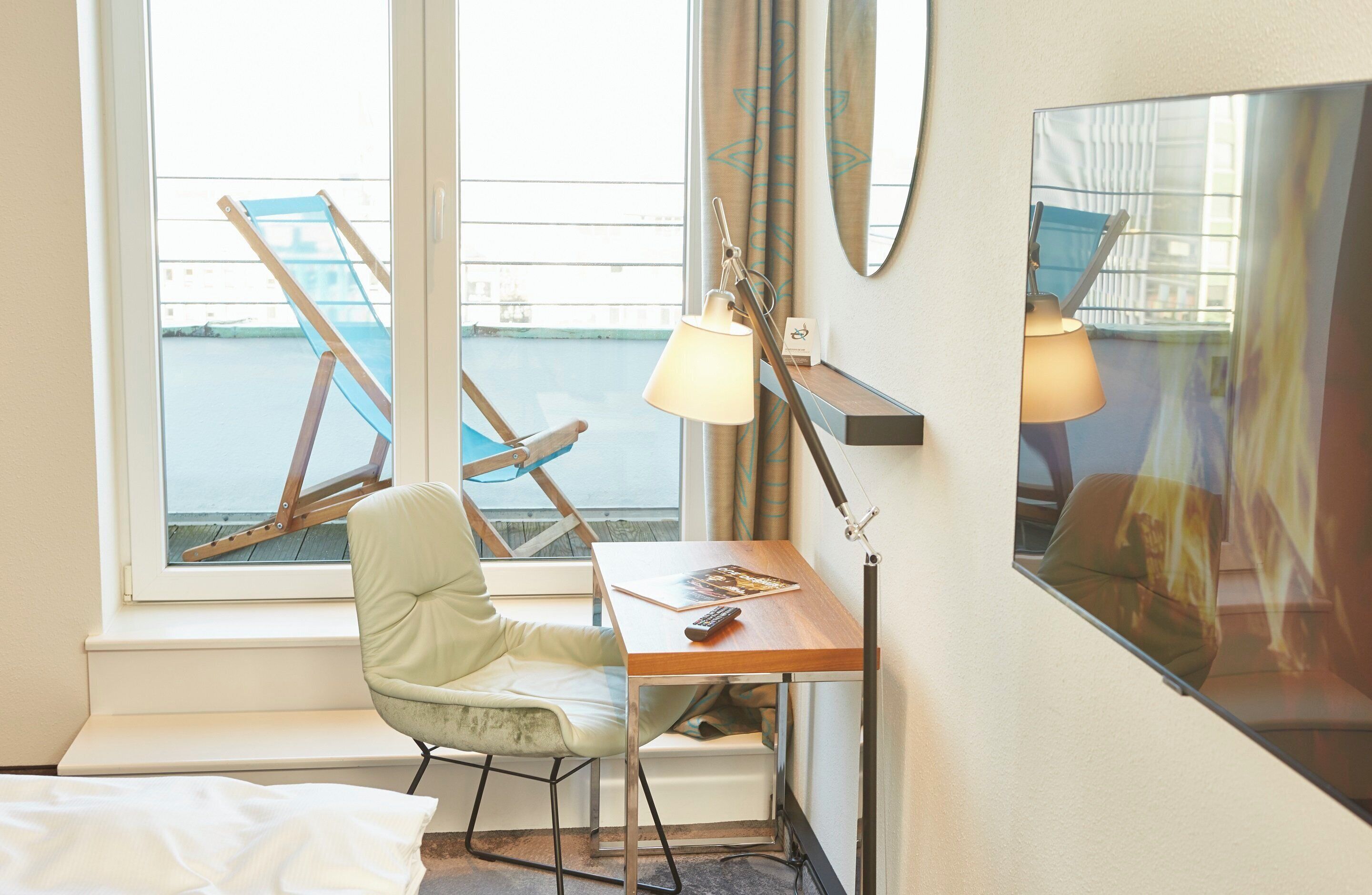 standard room, 1 king bed, balcony | premium bedding, blackout curtains, soundproofing, iron/ironing board