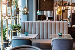 Bar (on property) - Motel One Essen (Essen)