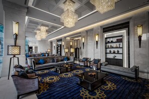 Lobby sitting area - Grande Centre Point Hotel Terminal 21 (Bangkok)