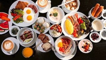每日供應自助早餐 (費用另計)