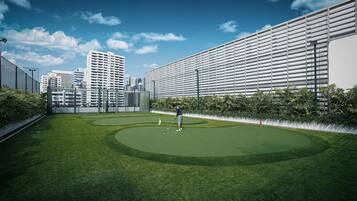 Golfers can enjoy a well-maintained course with a putting green and sand bunker.