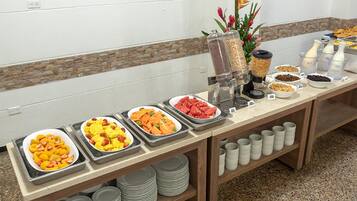 Café da manhã, almoço e jantar