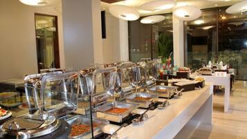 Daily buffet breakfast (INR 419 per person)